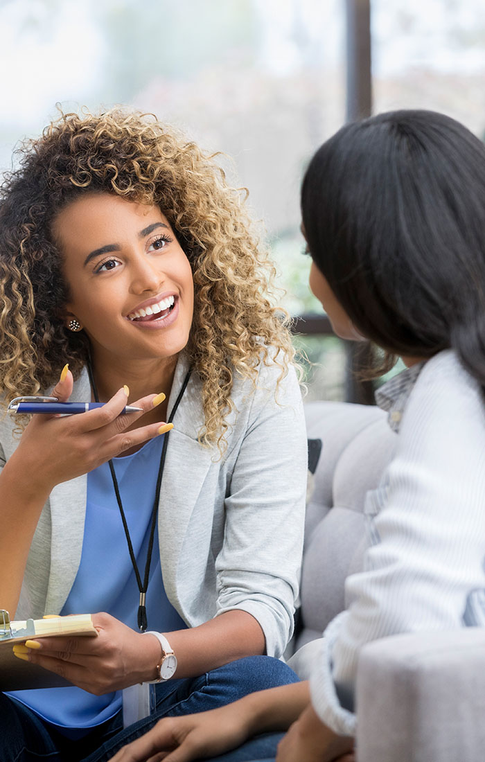 Encouraging therapist talks with young woman