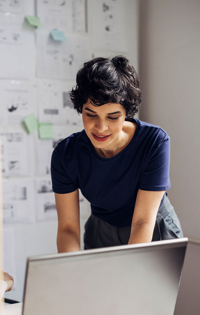 Instructional designer is working on a course outline.